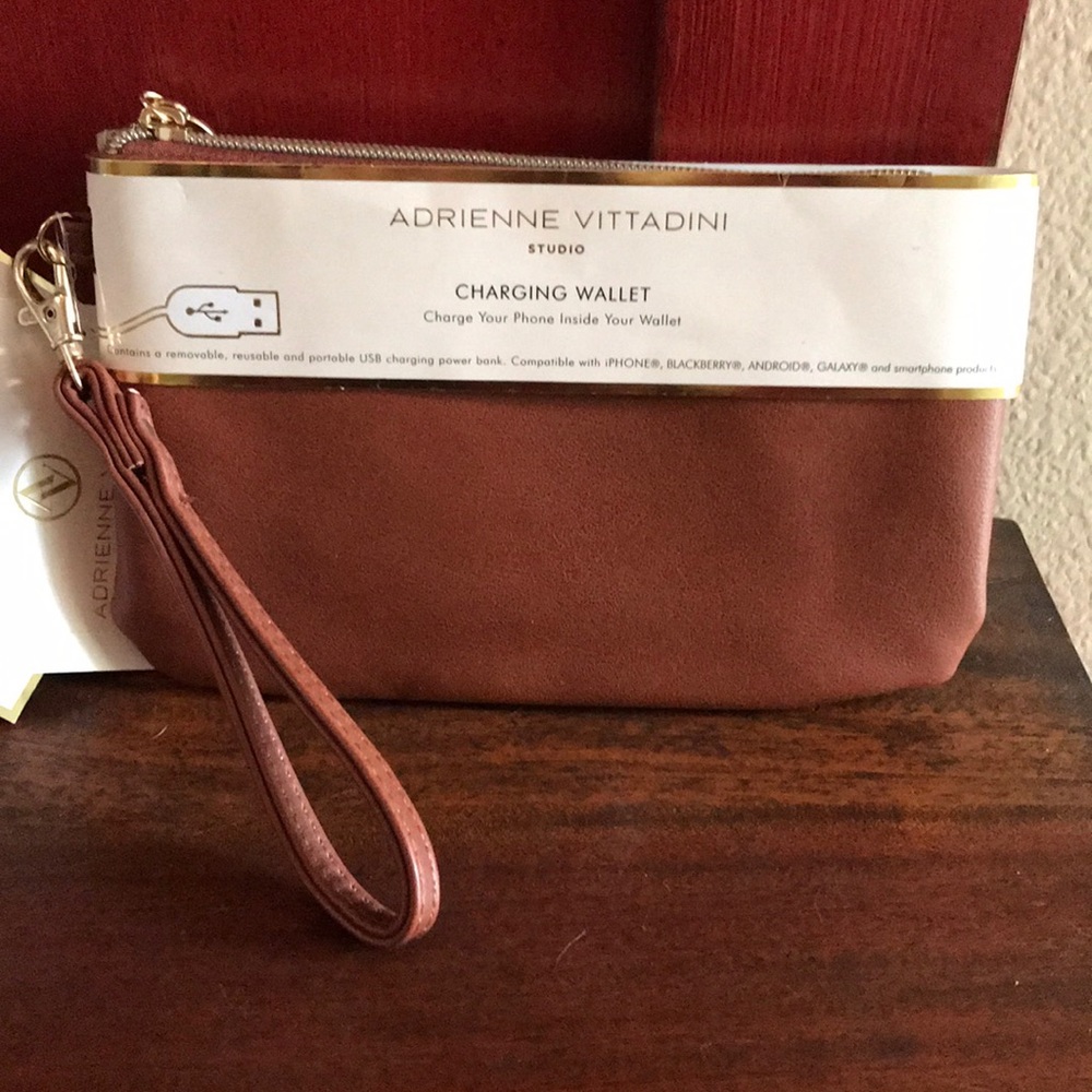 Charging clutch wallet